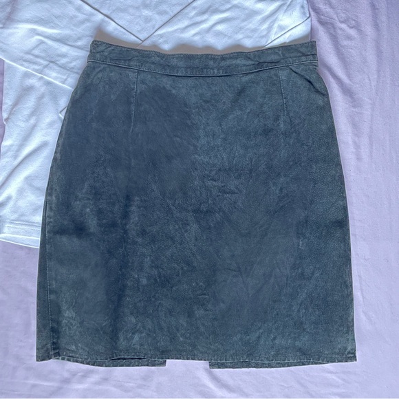 Vintage Daniel Hechter Paris 100% Genuine Leather Mini Skirt Size 4/6 - Picture 2 of 5